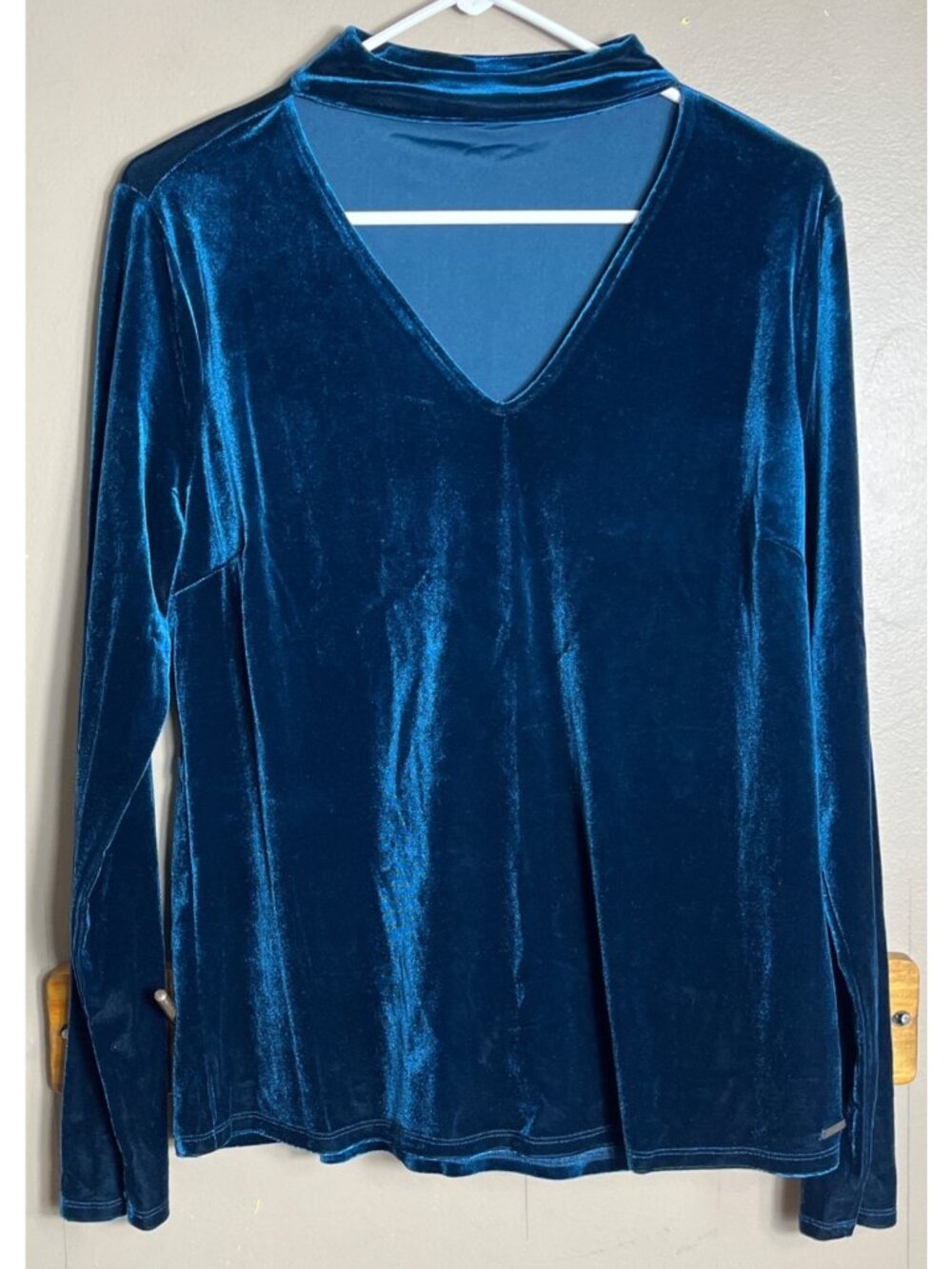 Tahari Luxe Blue Velvet Top Choker Mock V-neck Cutout Whimsigoth Glam Party Wm L - Picture 8 of 8